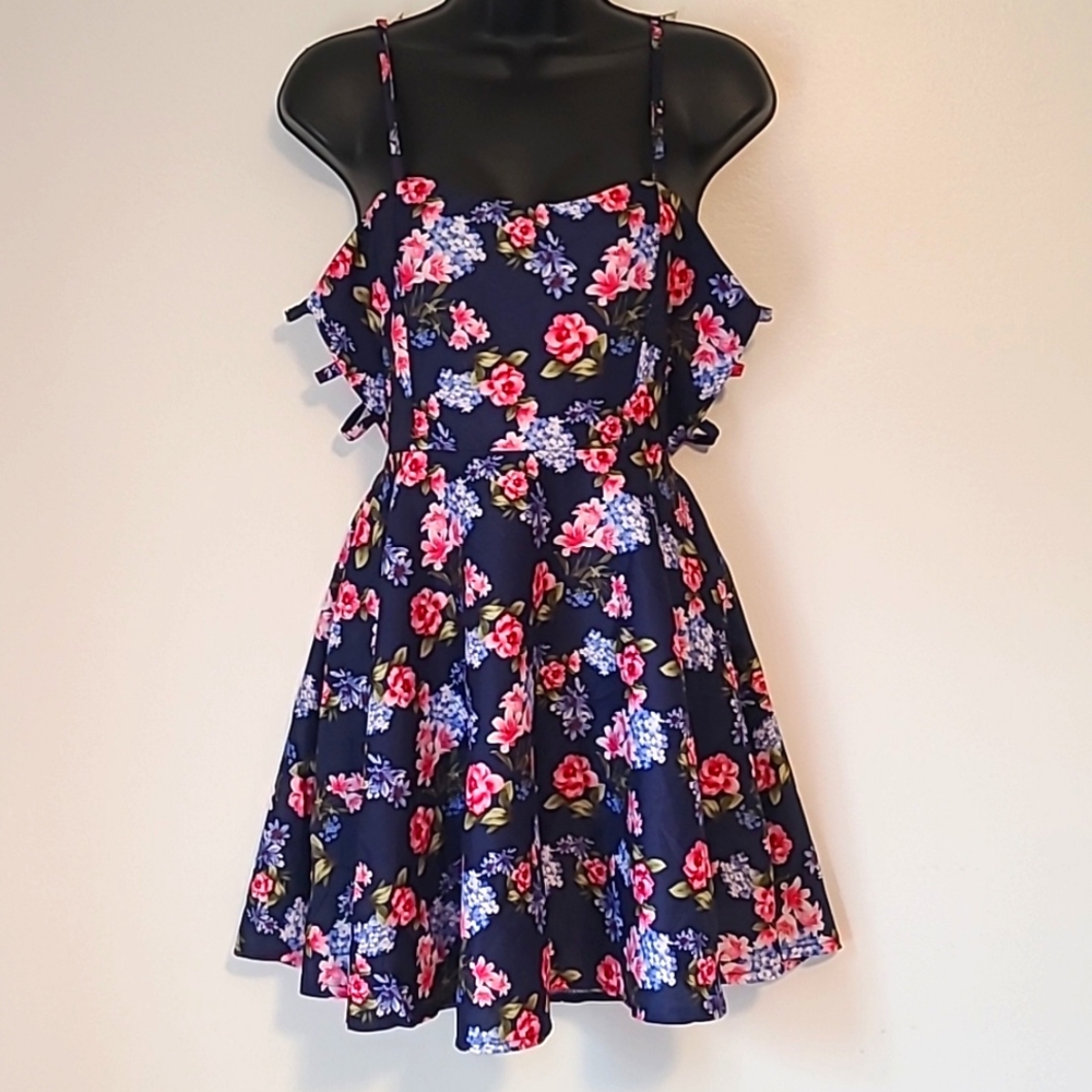 Fashion collection sizeM floral print back hallow-out spaghetti straps